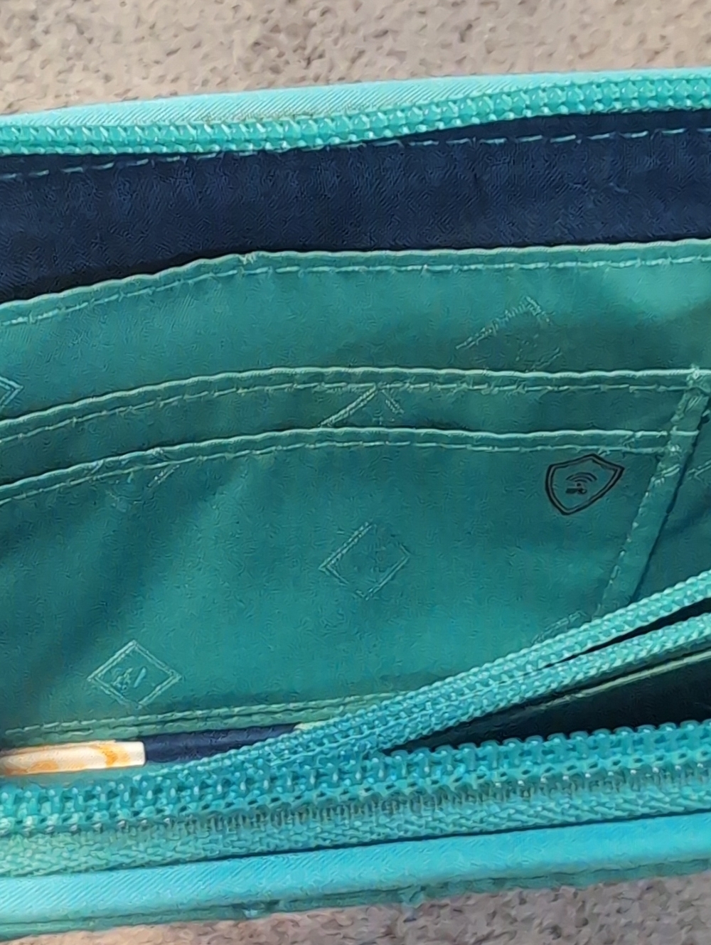Vera Bradley Turquoise Sea Grab & Go Wristlet Bag Quilted Strap Wallet - Picture 6 of 10